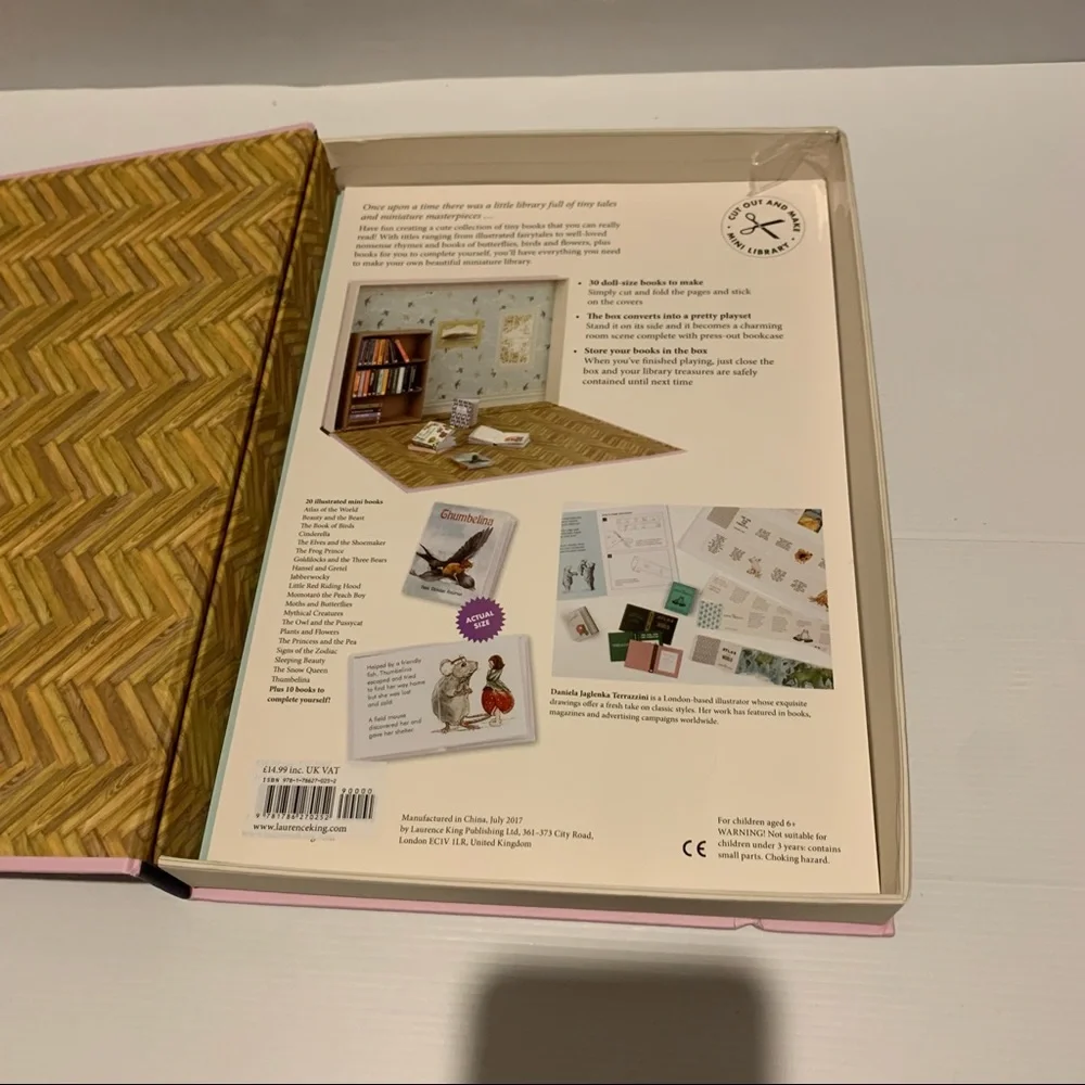 My Miniature Library - 30 Tiny Books, to Make, Read and Treasure. - Picture 6 of 16